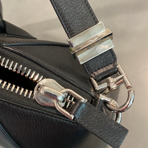 GIVENCHY MEDIUM ANTIGONA LEATHER BAG - Picture 4 of 10